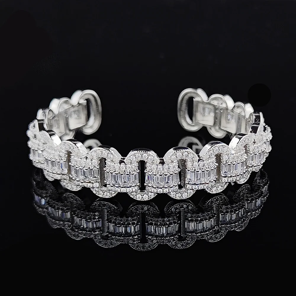 2023 Neuankömmling Luxus ovale silberne Farbe auf Hand Armband Armreif für Frauen Jubiläums geschenk Schmuck Bulk verkaufen s8071