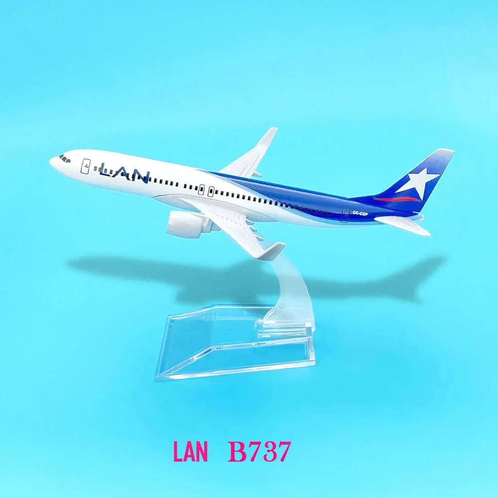 

Scale 1:400 LAN B737 Airlines Boeing Aircraft Model - Ideal Addition to any Diecast Aircraft Collection