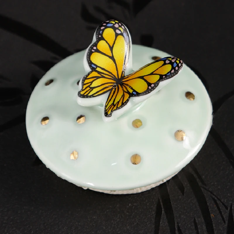 Ceramic storage jar Jewelry tray Spice storage box Chinese Ceramic Jewelry Box Butterfly Gold Ceramic Storage Box Powder Pill Jar Sealed Storage Jar Tea Home Decoration 20ML