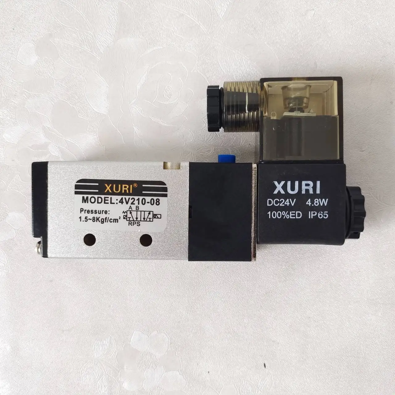 

Соленоидный клапан XURI 4V210-08 DC24V 4,8 W для машины по производству сумок