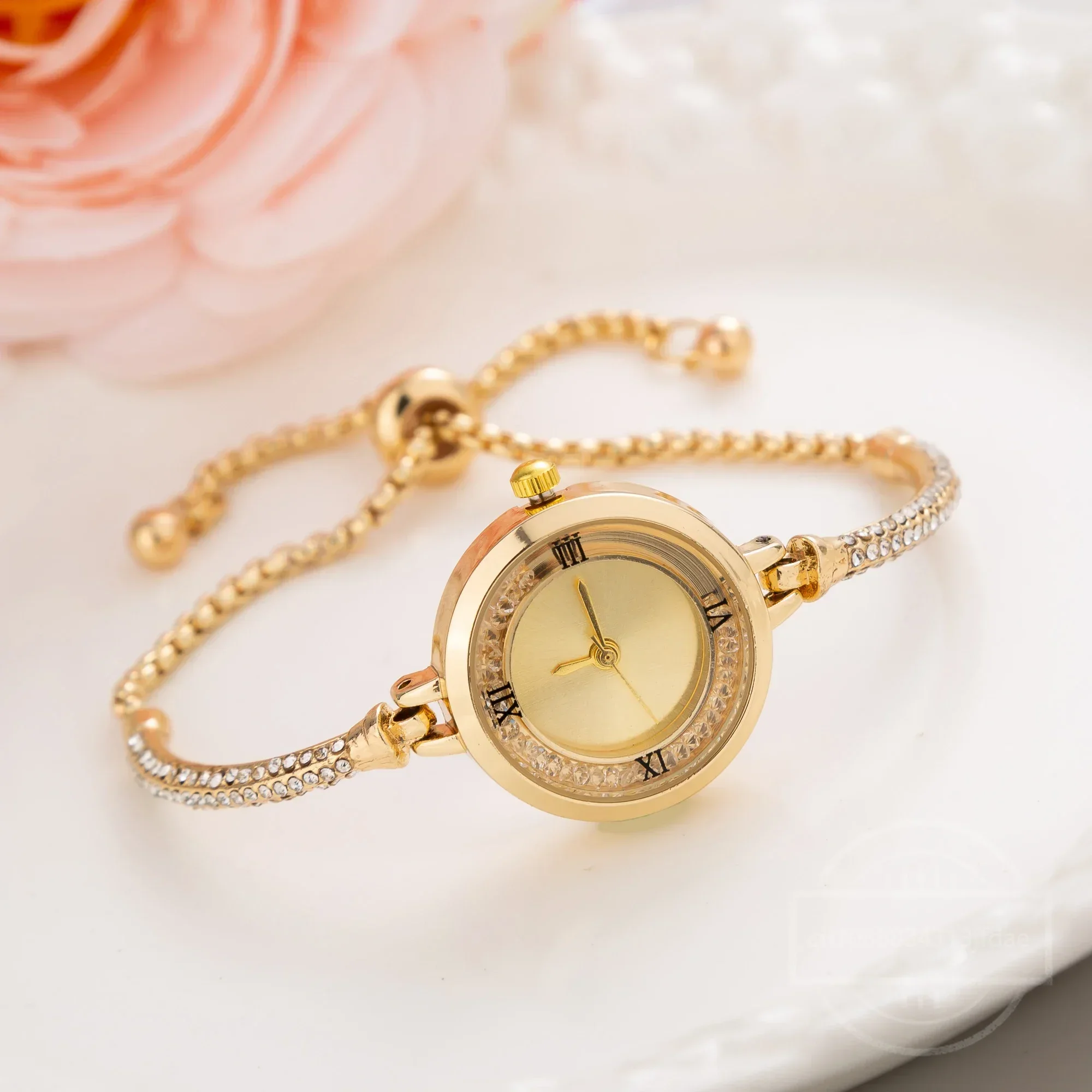 Fashion Women&rsquo;s Wristwatch Gold Bracelet Small Dial Elegant Watch Cute Women Steel Bracelet Watch Quartz Wristwatch women watches electronic watch