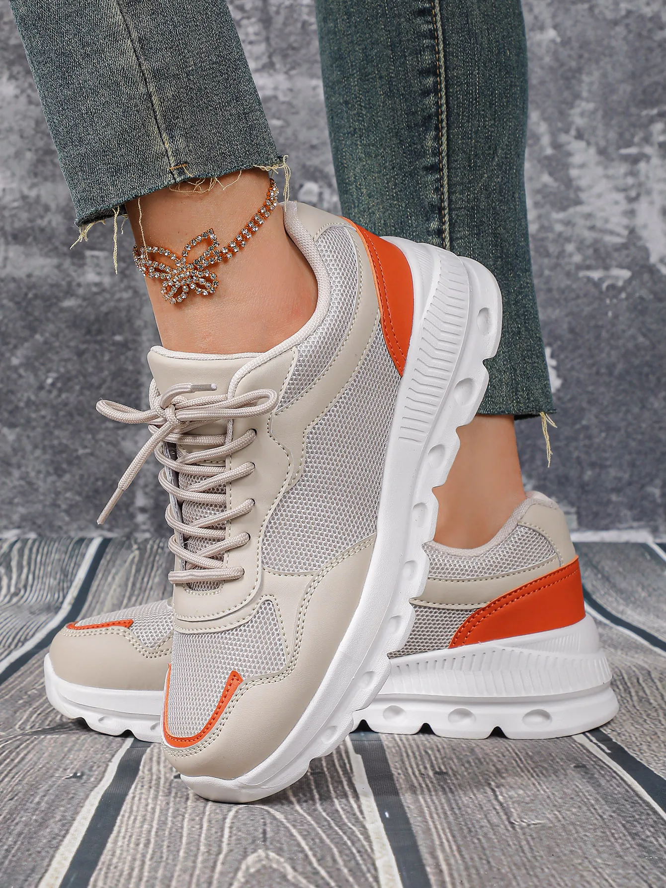 VEAMORS Mesh Running Shoes - Lifestyle Image 14