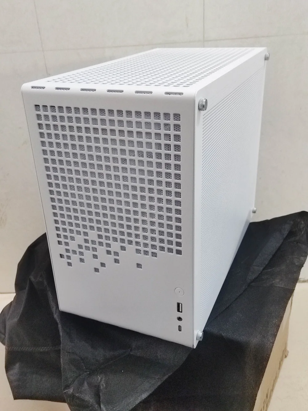 JONSBO Z20 섀시 메쉬 화이트 컬러 에디션 탈착식 캐리 핸들 미니멀리스트 M-ATX 게이밍 홈 컴퓨터 케이스