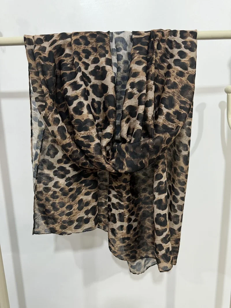 New Leopard  Printed Hijab Breathable Light Weight Soft Cotton Rayon Viscose Woven Modal Muslim Women Shawl Hijab Scarf 5