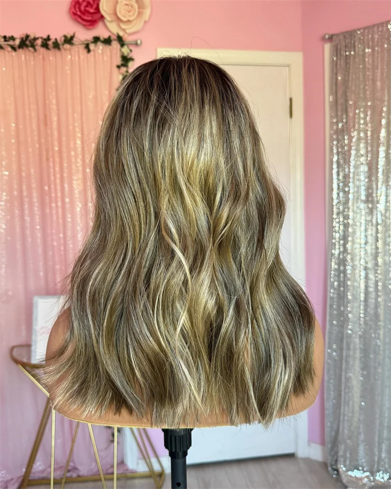 Honey Dark Blonde Balayage Wig with Bangs Natural Wavy Wigs for Women Dirty Blonde Wig Synthetic Fibre Heat Resistant Party Wigs