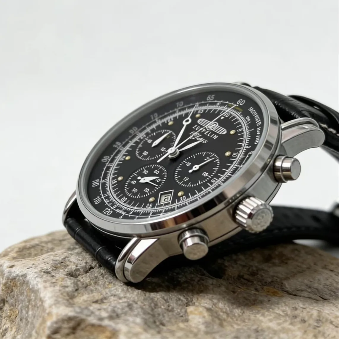 Elegant Men's Multifunction Quartz Watch: Fashionable Business and Casual Sports Design