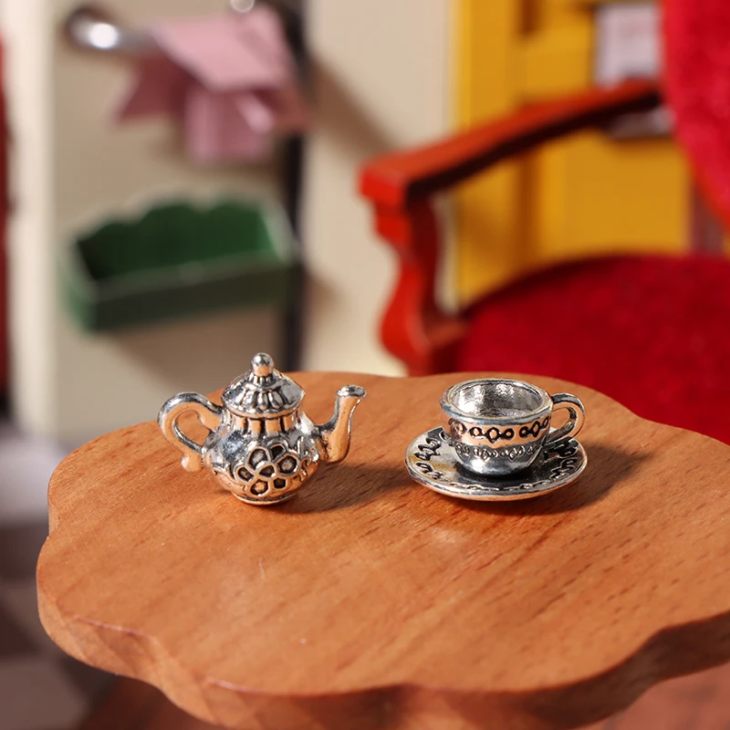 ミニチュアティーポットカップとソーサーセットドールハウスの装飾
