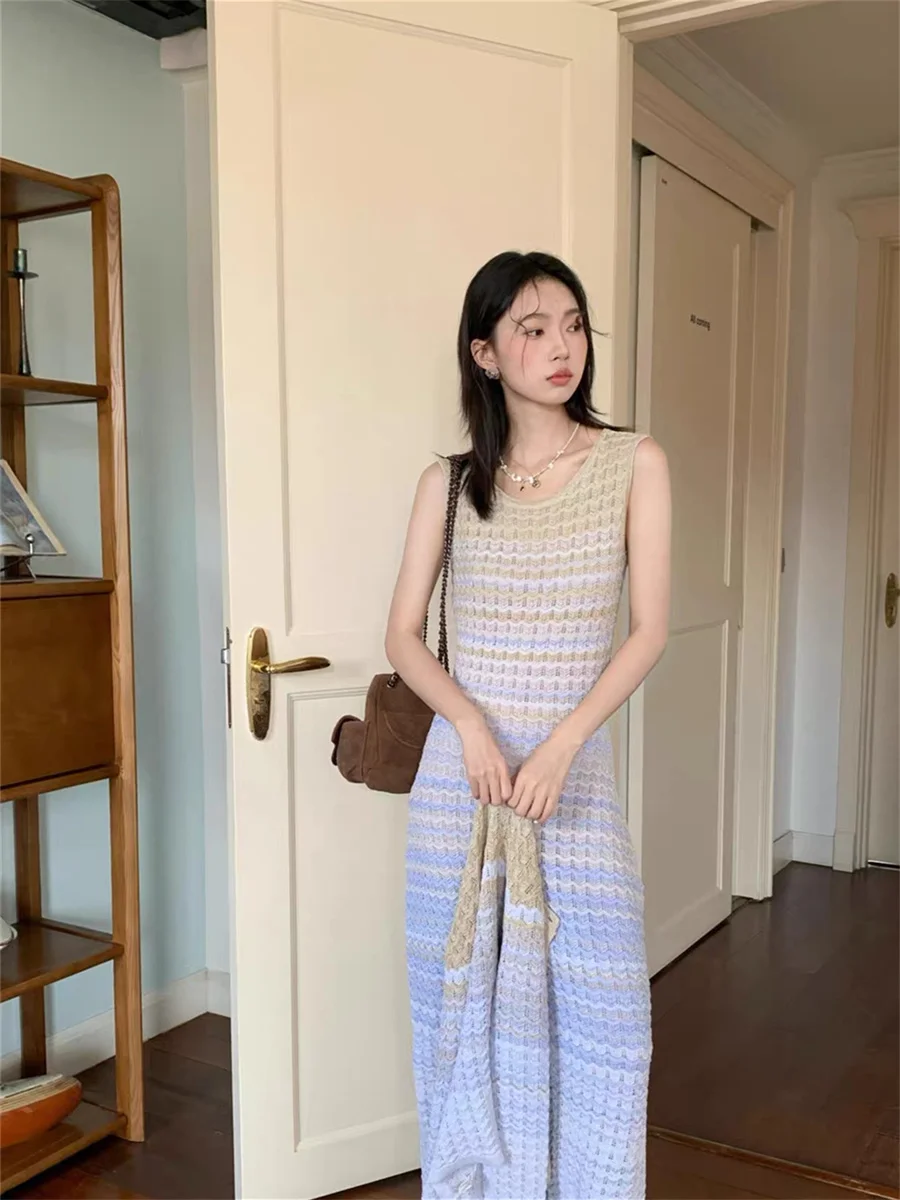 المرأة بلا أكمام جولة الرقبة ضئيلة التدرج موجة نمط...