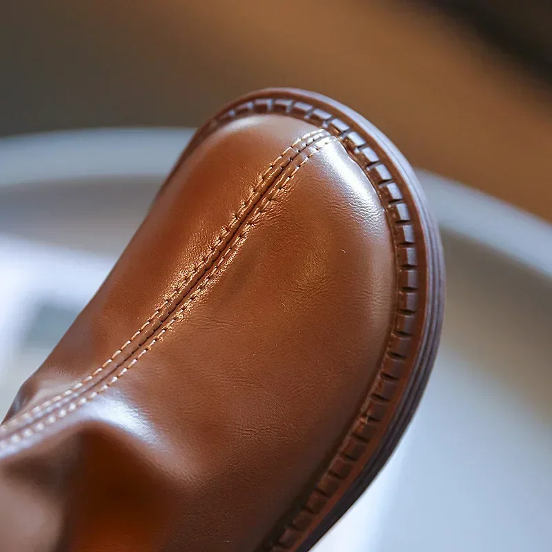 Рисунок 3 - Модные высокие ботинки для девочек