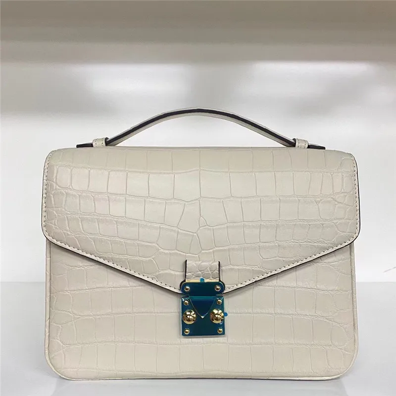 Рисунок 2 - Женский кошелек из натуральной крокодиловой кожи