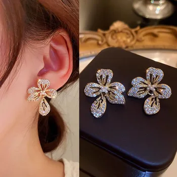 Korean Fashion Crystal Flower Earrings For Women Jewelry 2025 Trending New Luxury Women's Zircon Petal Earrings Accessories Gift