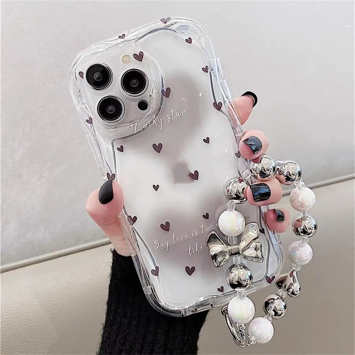 Charming Flower Case with Love Heart Wrist Chain Bracelet – Elegant Protective Cover with Floral Design