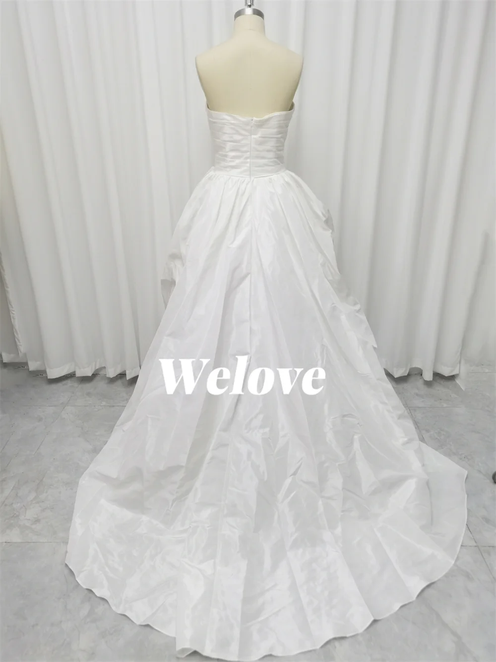 Рисунок 5 - Женское простое свадебное платье без бретелек