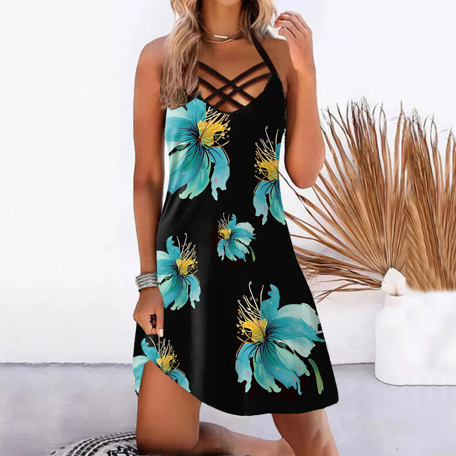 

Women Vintage Daily Summer Dress Casual Sleeveless Halter Neck Mini Dress Floral Print Hollow Out Sundress For Women Vestidos