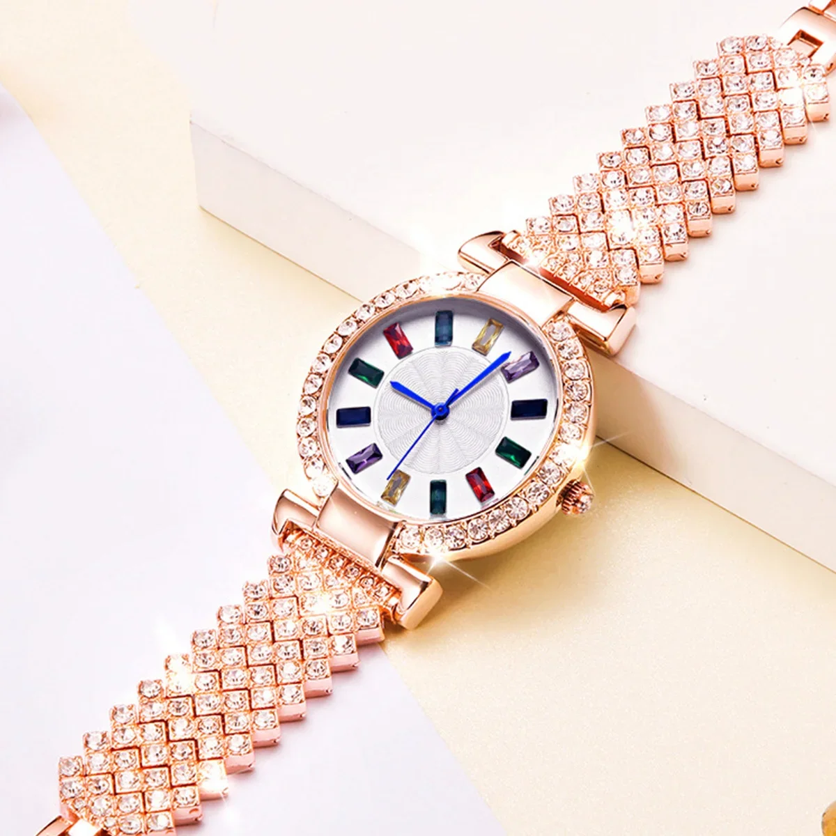 Рисунок 4 - Женские кварцевые часы с ремешком