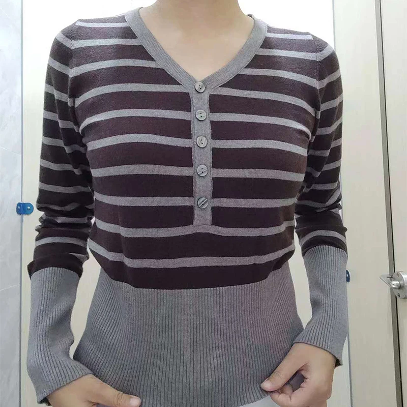 

Женский трикотажный пуловер с длинным рукавом, V-образным вырезом и пуговицами