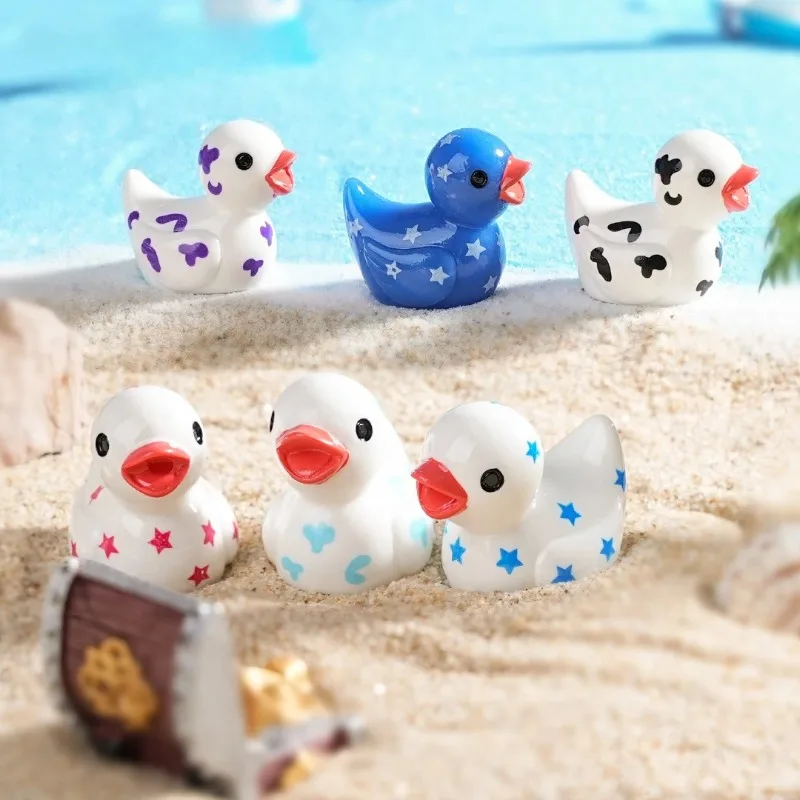 3pcs 3 Colors Independence Day Mini Resin Ducks Patriotic Tiny Small Little Duck for DIY Dollhouse Micro Garden Landscape Decor