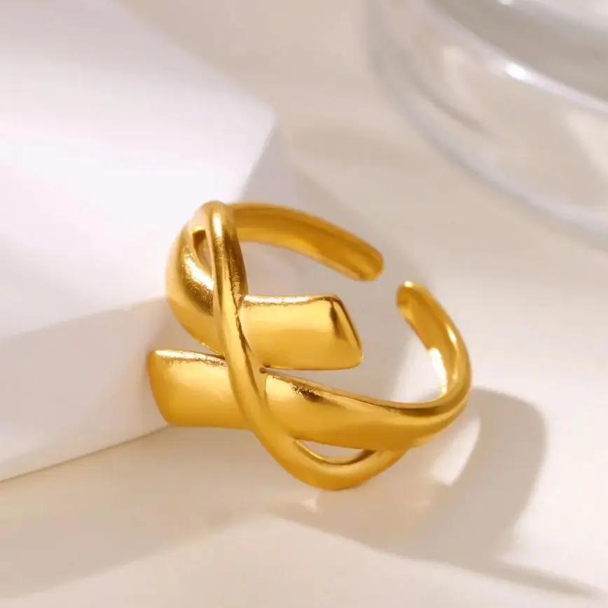 Minimalist Geometric Cross-Over Rings for Women