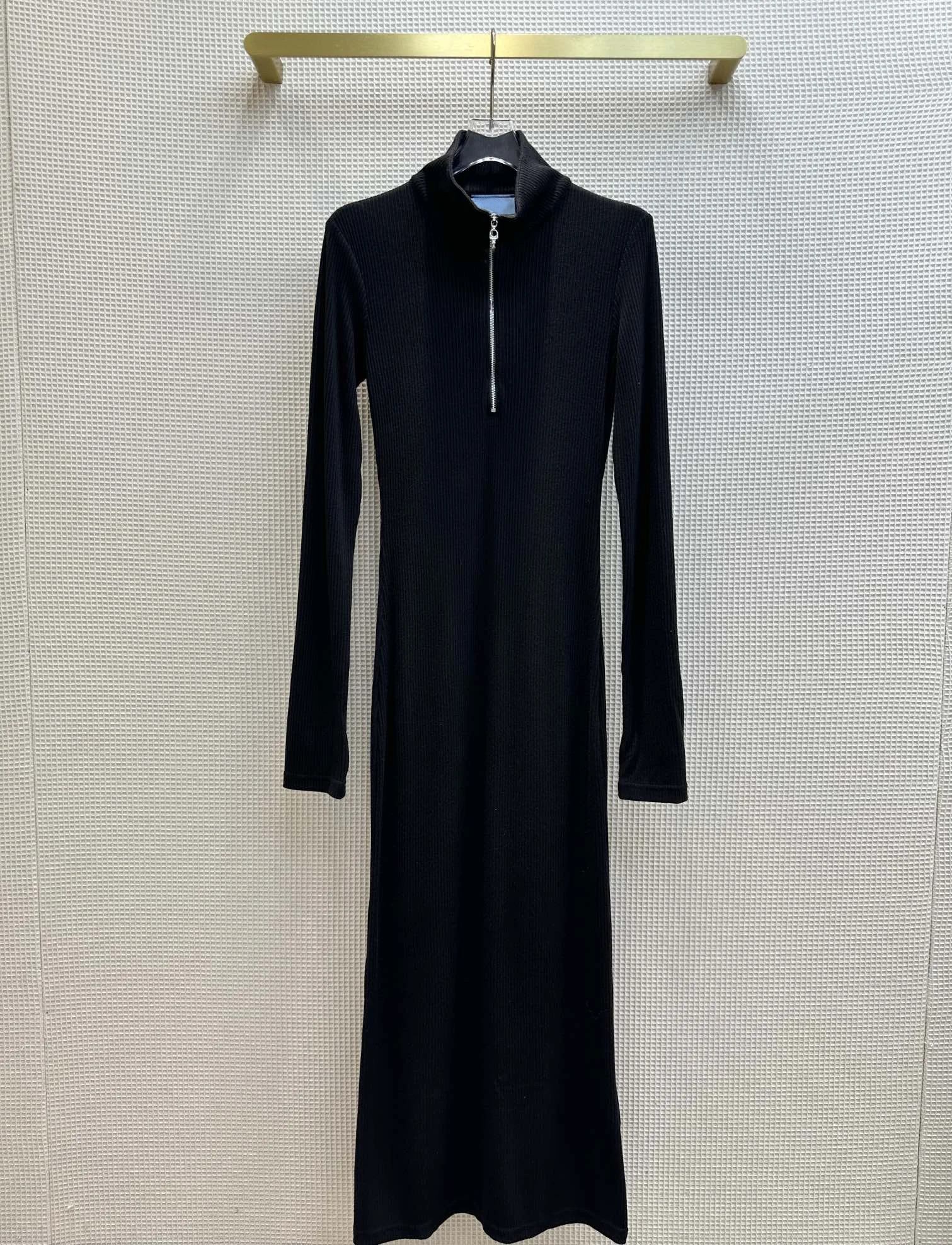 

2023Stand collar half zipper design vertical strip knitted cotton dress single wear super beautiful11.2