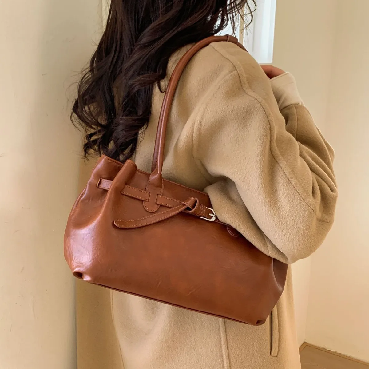 Spacious Women's Fashion Tote Bag - Urban Minimalist PU Shoulder Bag