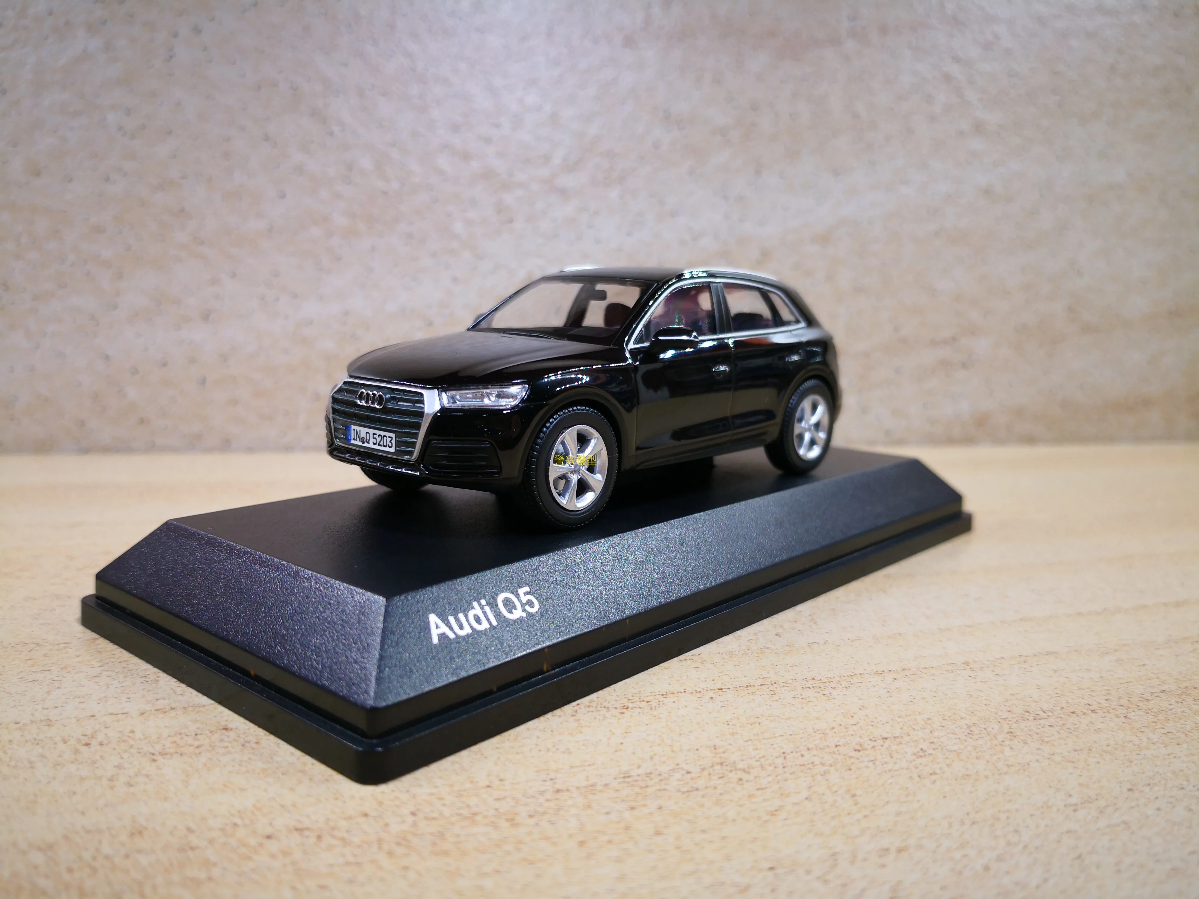 Collectibles Display Static Ornaments Audi Model Q5 Audi Q5 1/43