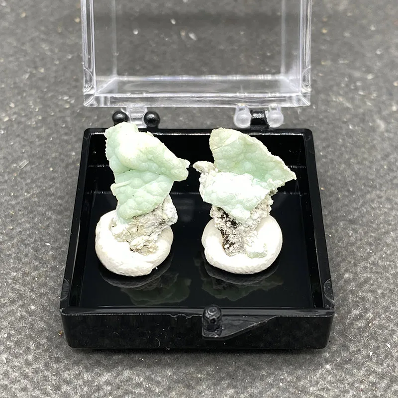 100%  Natural gibbsite （Ultraviolet fluorescence effect green）Mineral Specimens Stones and Crystals Healing Crystal