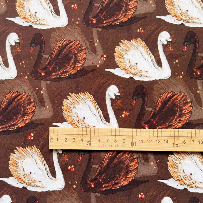 100% хлопчатобумажная ткань с рисунком Бонни и лебедей, цифровой печатный материал для шитья, детские игрушки ручной работы «сделай сам», украшение/одежда/платье 100% хлопчатобумажная ткань с рисунком Бонни и лебедей, цифровой печатный материал для шитья, детские игрушки ручной работы «сделай сам», украшение/одежда/платье