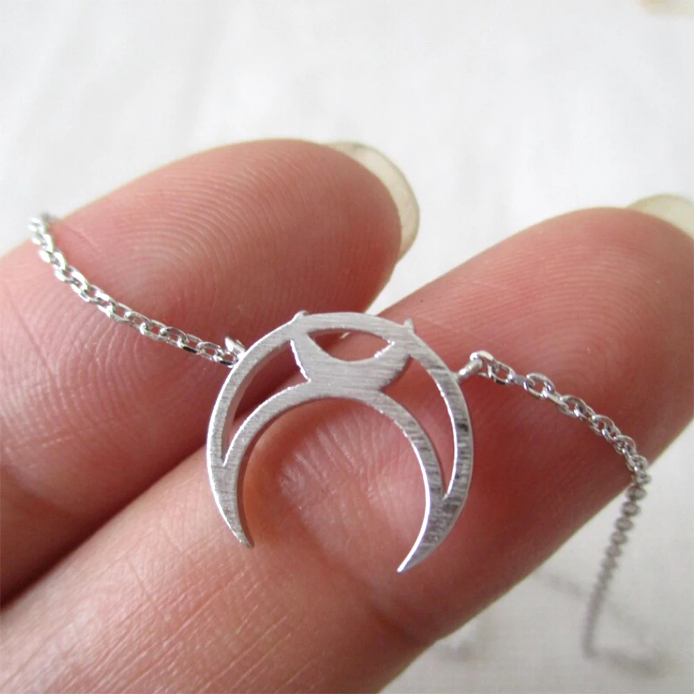 

Fashion Stainless Steel Metal Meniscus Pendant Simple Design Crescent Necklace Party Glamour Gift Ladies Jewelry