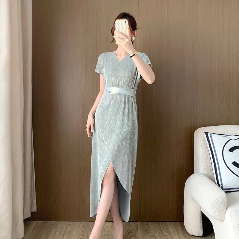 

COZOK Irregular Design Summer 2024 New Women's Dress V-neck Pleated Split Hemline Casual Style Lace Up WT6094