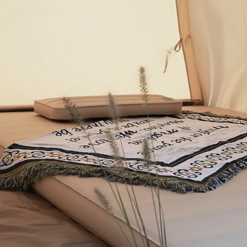 자연 속에서 편안한 휴식을 누리는 초경량 자체 팽창식 수면 매트리스