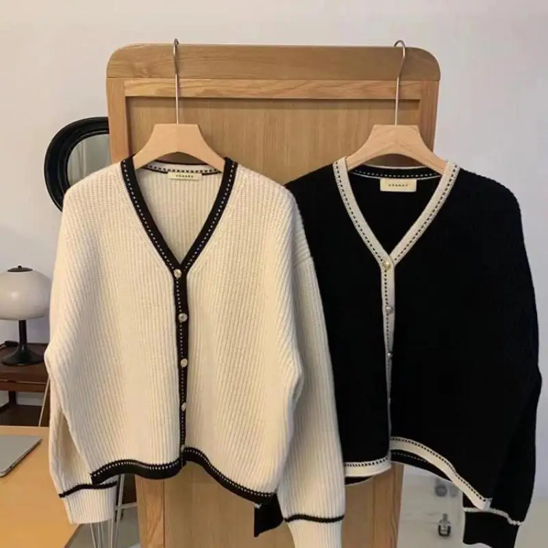 

V-neck Sweater Coat Female Autumn and Winter Loose Lazy Style High-grade Design Sense Niche Top Knit Cardigan Spring and Autumn