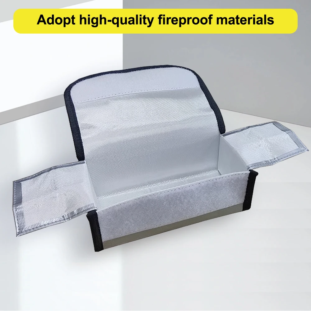 Sac ignifuge LiPo fermé avec cadenas de sécurité, sur fond neutre. Sac de sécurité antidéflagrant pour batterie LiPo - Charge et transport sécurisés.