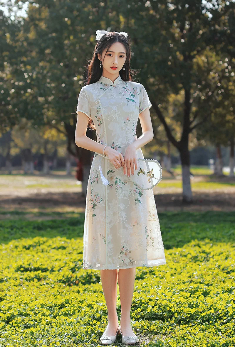 

Vintage Embroidery Mandarin Collar Split Aodai Chiffon Qipao Short Sleeve Cheongsam Chinese Women Wedding Dress