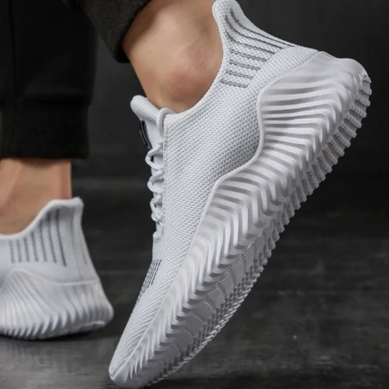 Men Soft Sport Shoes Breathable Mesh Running Shoes Comfortable Outdoor Lightweight Sneakers For Men