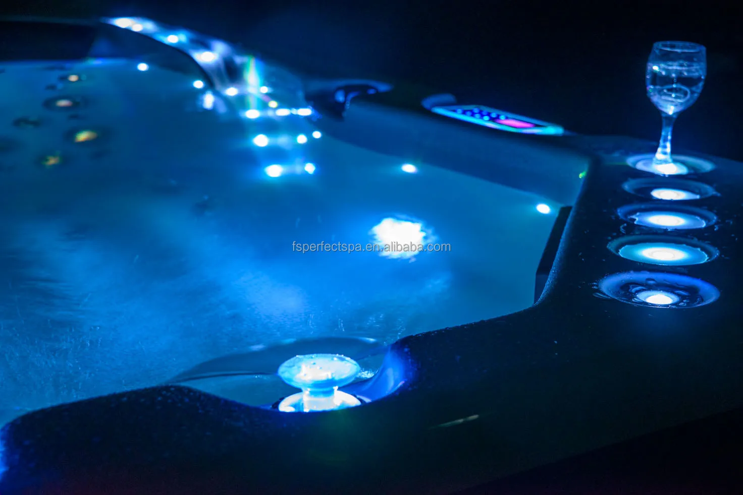 Unique Technology No Chlorine Custom Jets Massage 6 Person Outdoor Spa Hot Tub On Garden 5