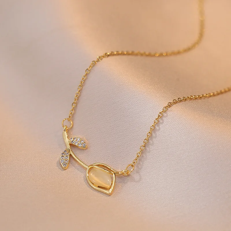 Light luxury fashion tulip flower necklace for women, pendant