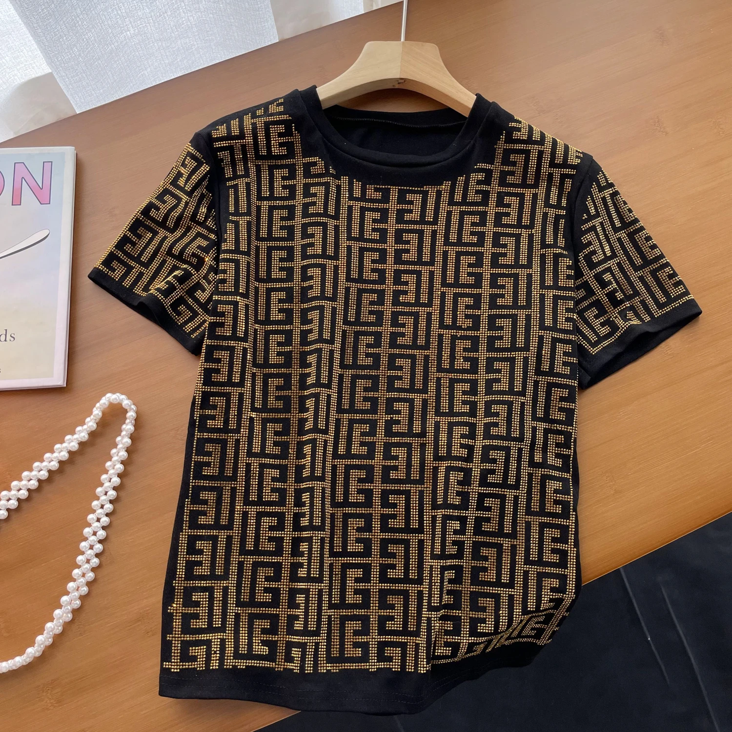 

Clothland Women Vintage Sequined Geometric Blouse Tee Short Sleeve Shiny Shirt Retro Fashion Tops Blusa Mujer DA534