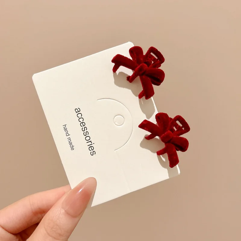 2 Stück/Set Niedliche kleine rote Samt-Haarspangen mit Schleife für Damen und Mädchen, süße seitliche Haarspangen, Haarklammern, modische Haar-Accessoires – Detail 9