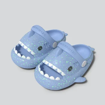 Pantofole luminose per bambini Shark EVA Sandalo Infradito Suola morbida Cartoon Fluorescenza Pantofola Ragazzi Ragazze Bagno Scarpe antiscivolo 1