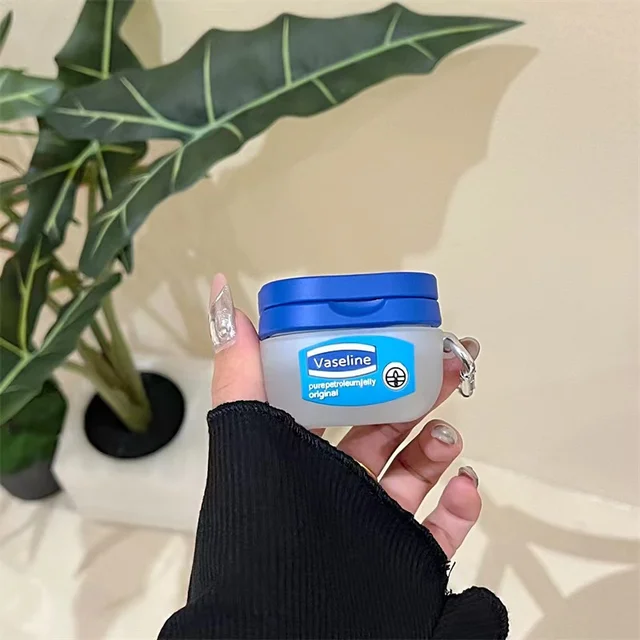 귀여운 만화 캐릭터로 장식하여 귀하의 귀중한 삼성 버즈 이어폰을 스타일리시하게 보호하고 개성을 표현하세요.