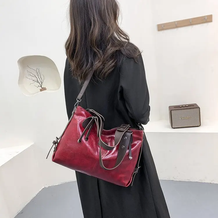 European And American Portable Large Bag Women's 2022 New Fashion Large Capacity Messenger Bag Versatile Fashion Shoulder Bag