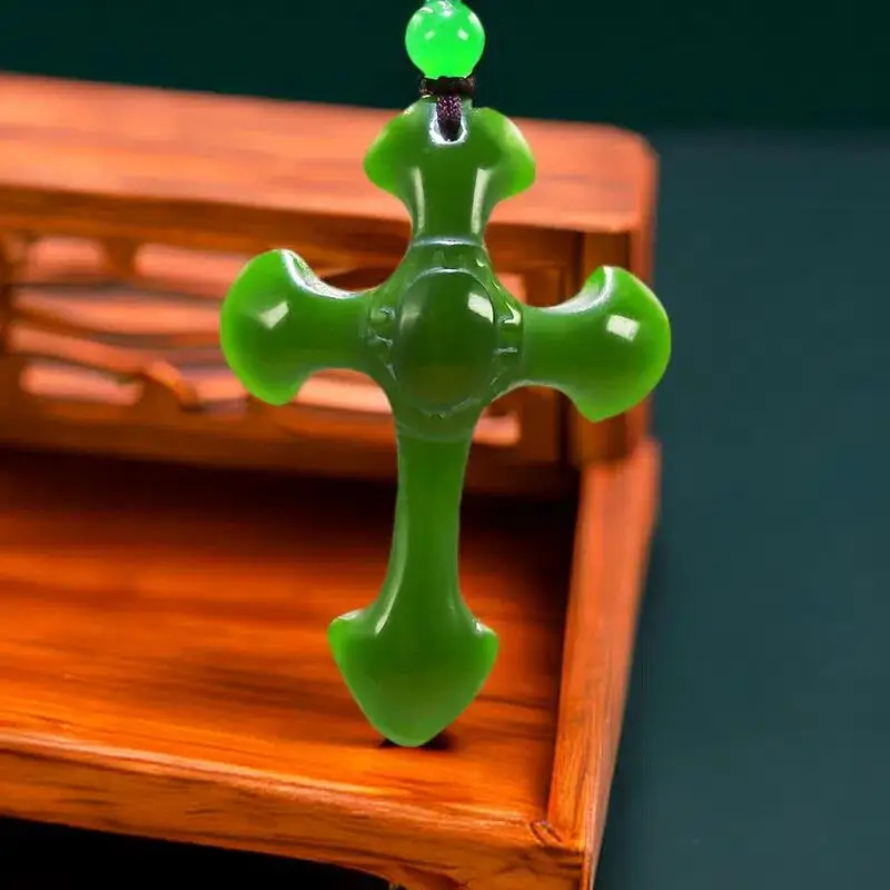 

Ожерелье с подвеской-крестом из натурального нефрита