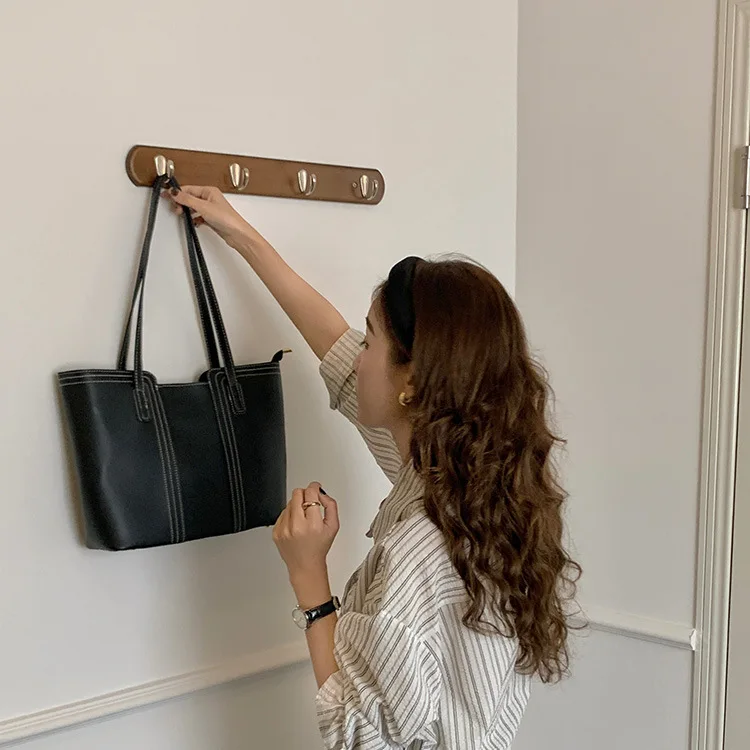 Large capacity bag women's new spring and summer shoulder bag large bag senior sense fashion women's bag commuting tote bag