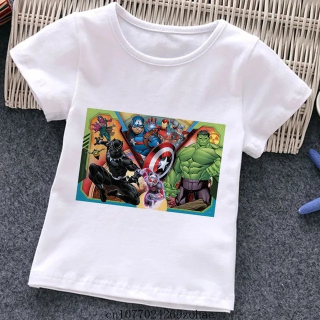 디즈니 캐릭터와 함께하는 세련되고 편안한 여름 티셔츠