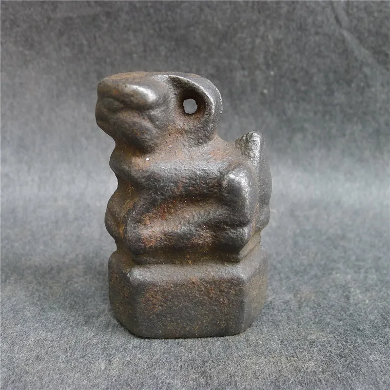 

Exquisite Antique Dog Shape Iron Scale Small Ornament