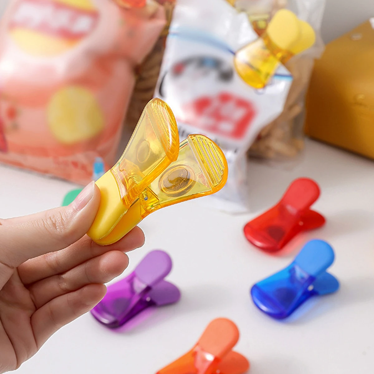 Mini Sealer Plastic Bag Sealer Beverage Can Sealer Portable Magnetic Suction Food Snacks Plastic Bag Sealing Machine Fast Opening Bag Clip