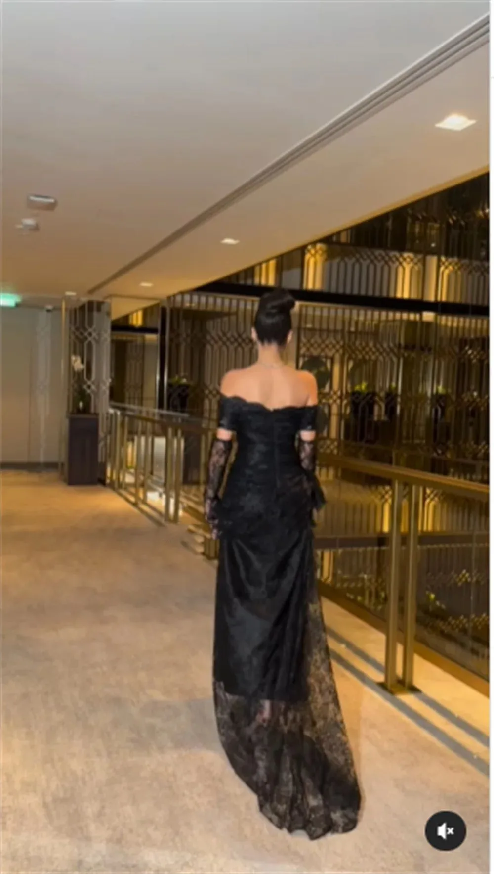 Customized Exquisite and Temperament Lace Boat Neck Off the Shoulder Evening Dress Sweep Train Sleeveless Party Gowns for Ladies 4