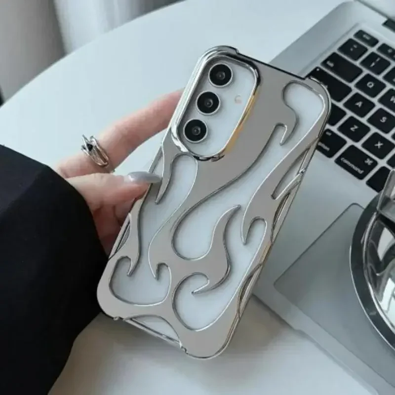 Custodia morbida alla moda con motivo a fiamma sottile e cava per Samsung Galaxy S24 Ultra S23 S22 A55 A16 A54 A06 A15 A14 Cover antiurto 3D_voghion.com