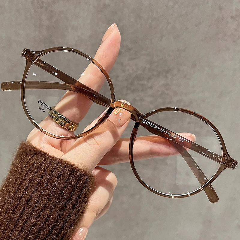 Chic Women's Reading Glasses - Fashionable Eyewear