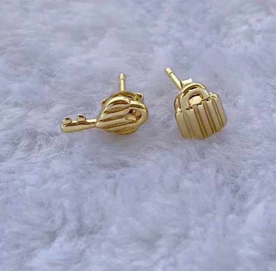 2023 New UNOde50 Exquisite Fashion Electroplated 925  Keys and Lock Earrings Women's Holiday Jewelry Gift